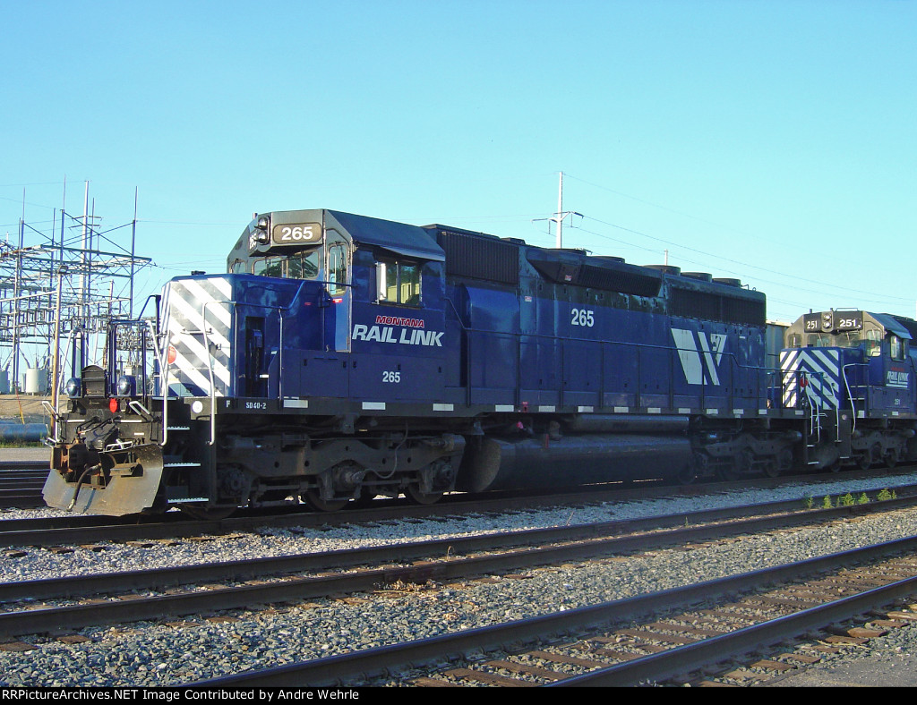 MRL 265 heads up a pure MRL consist